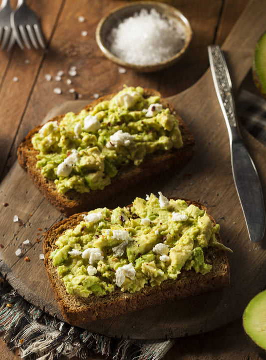 Avocadocreme mit Ziegenkäse und Pinienkernöl