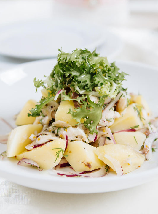 Lauwarmer Kartoffelsalat mit geräuchter Makrele