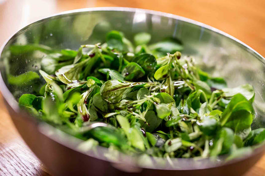 Feldsalat mit Apfel-Kürbis-Dressing und Speck