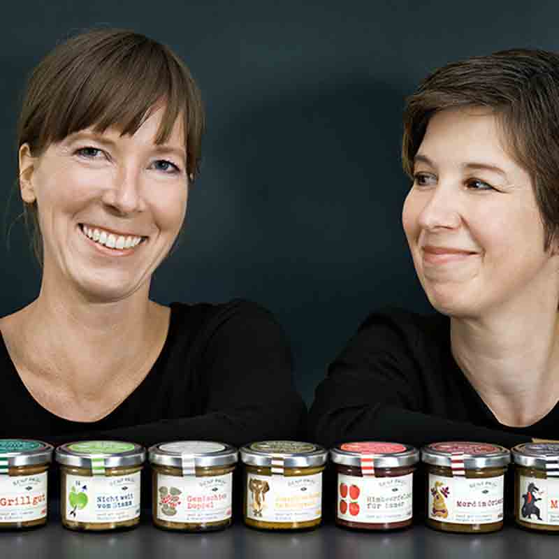 Eva Osterholz präsentiert ihr Sortiment.