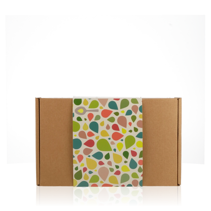 Geschenkkarton S. Verpackung mit buntem Muster. Das Motiv symbolisiert die Vielfalt von Essig und Öl