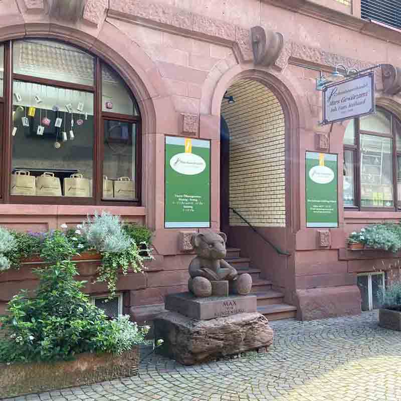 Feinkostladen mit Olivenöl, Essig, Nussöl, Wein und Geschenken.