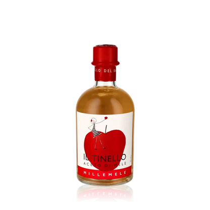 Il Tinello Millemele Apfelessig Flasche vor schwarzem Hintergrund.