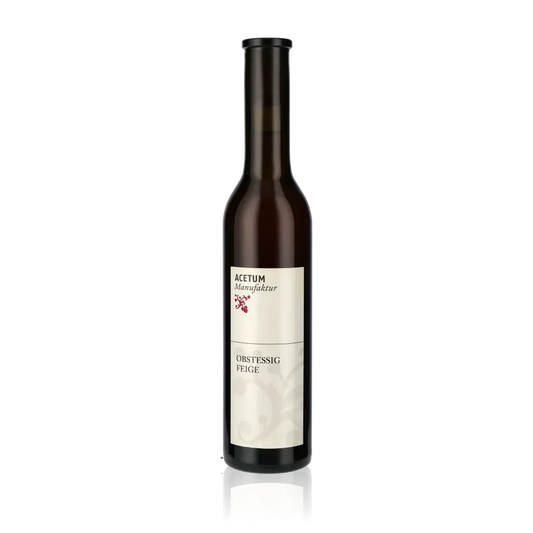 Feigenessig-Flasche von Martin Albrecht vor weißem Hintergrund.