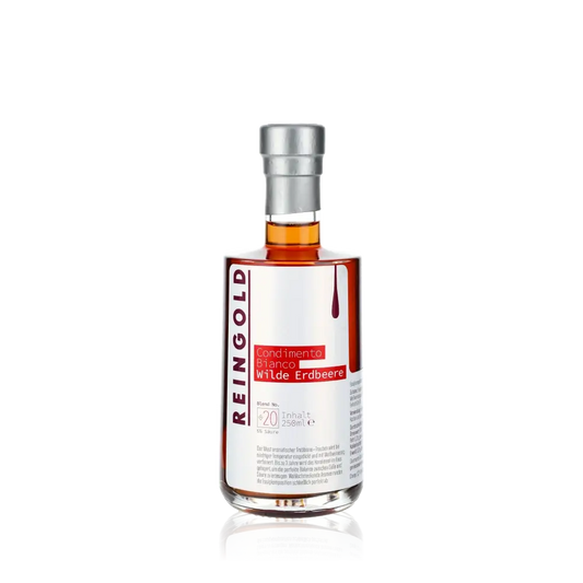 Reingold Condimento Bianco Wilde Erdbeere Flasche vor schwarzem Hintergrund.