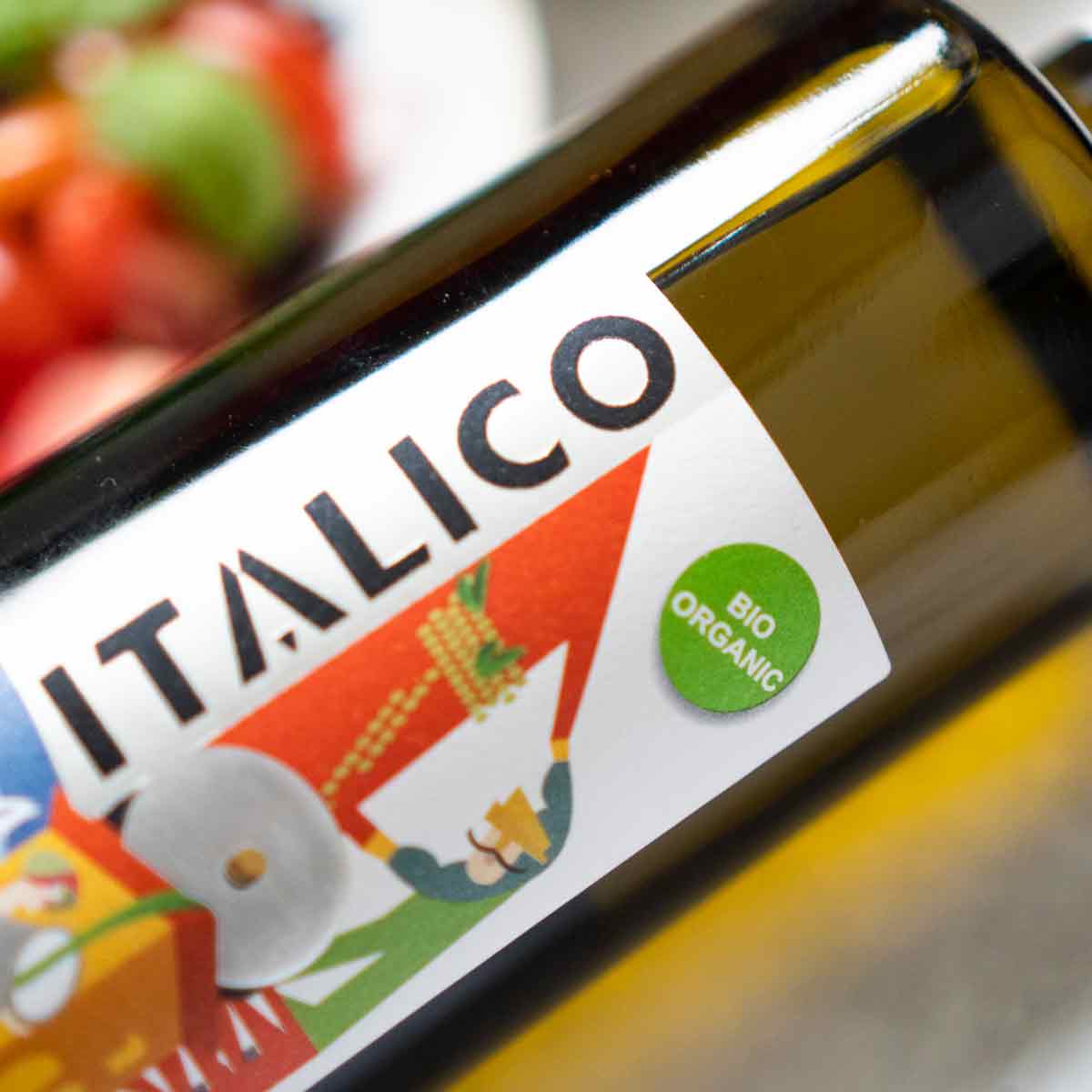 Italico Bio Organic Olivenölflasche mit Etikett.