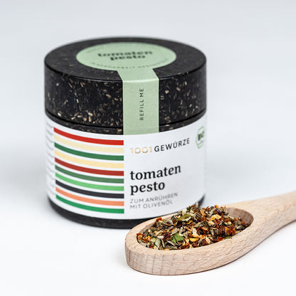 Gewürzmischung "1001 Gewürze" Tomaten Pesto mit Holzlöffel.