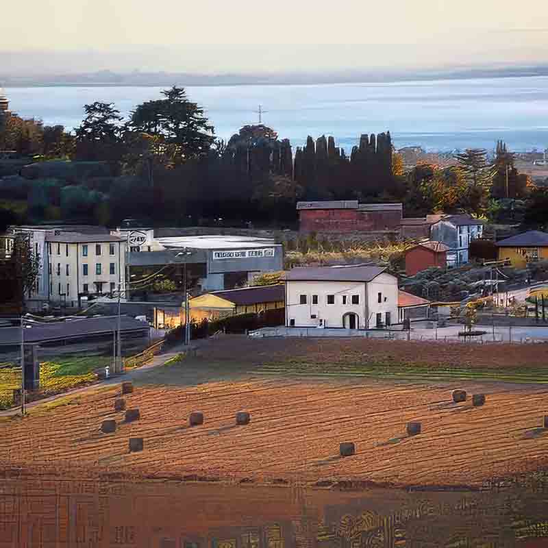 Herbstliche Landschaftsstimmung mit Blick auf die Ölmühle von Turri bei Cavaion am Gardasee