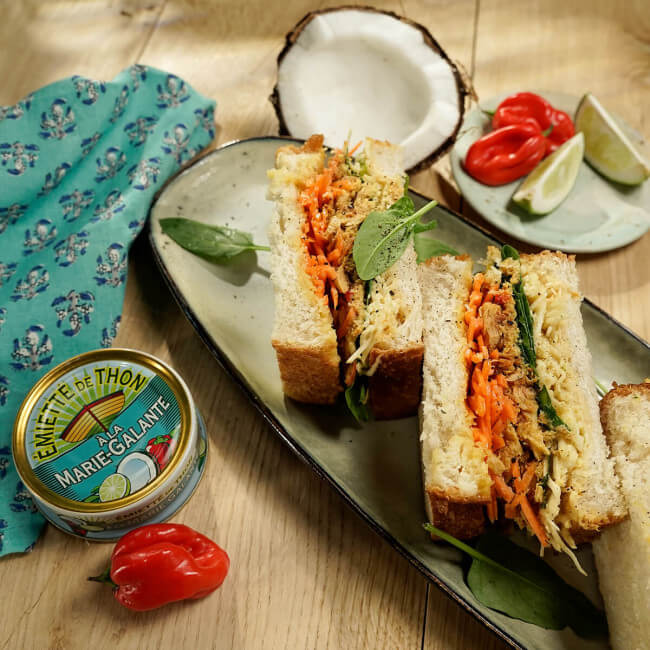 Sandwiches mit Marie Galante Thunfisch, Paprika, Limette, Kokosnuss.