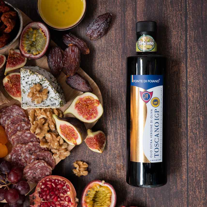Olivenöl, Käse, Feigen, Nüsse, Wurst, Weintrauben, Fonte di Foiano.