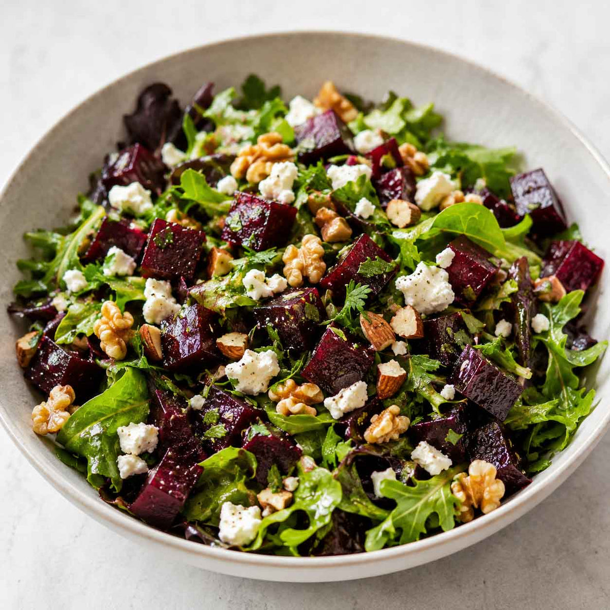 Rote-Beete-Salat mit Walnüssen und Ziegenkäse