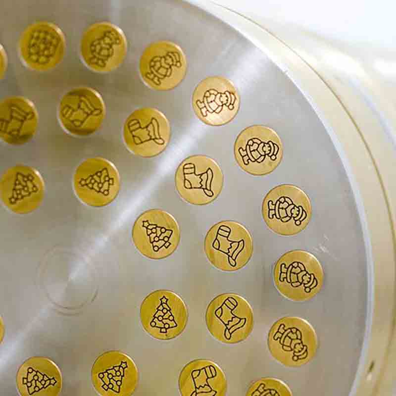 Bronzematrizen mit Kinderpasta-Motiven